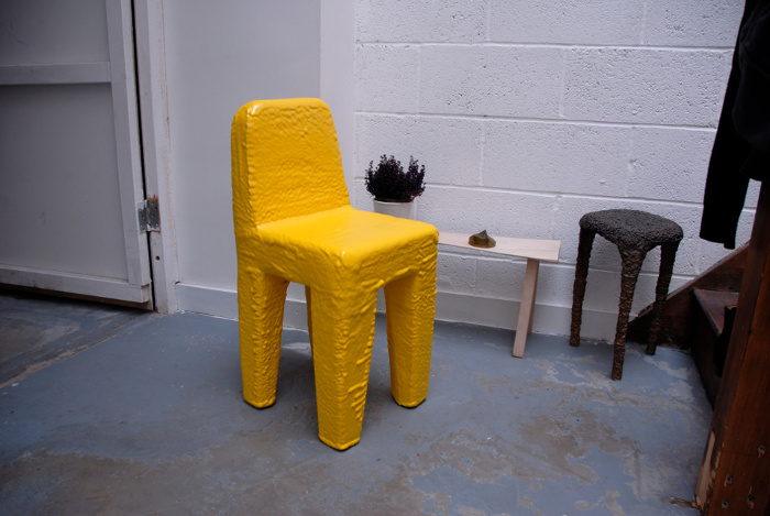 Max Lamb 的黄色聚酯椅